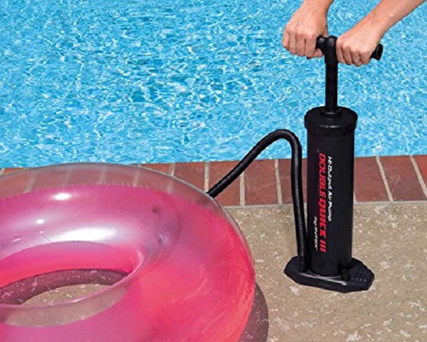 Pompa per gonfiabili sulla spiaggia o in piscina